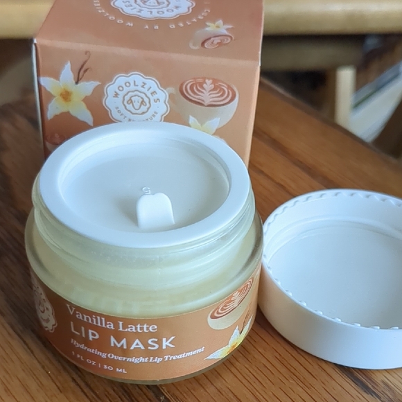 Woolzies Vanilla Latte Lip Mask - Cream - Picture 7 of 8